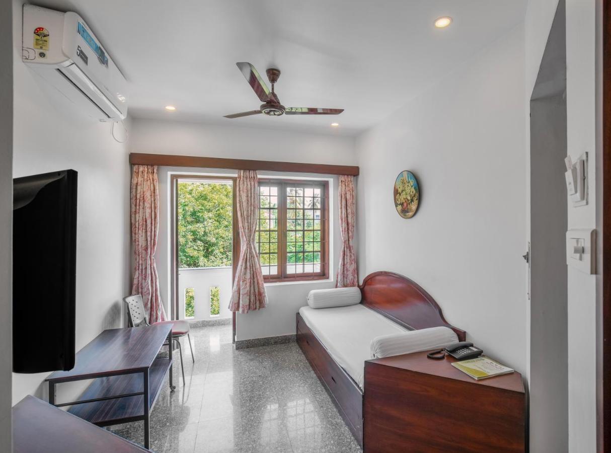 Pondicherry Executive Inn Extérieur photo
