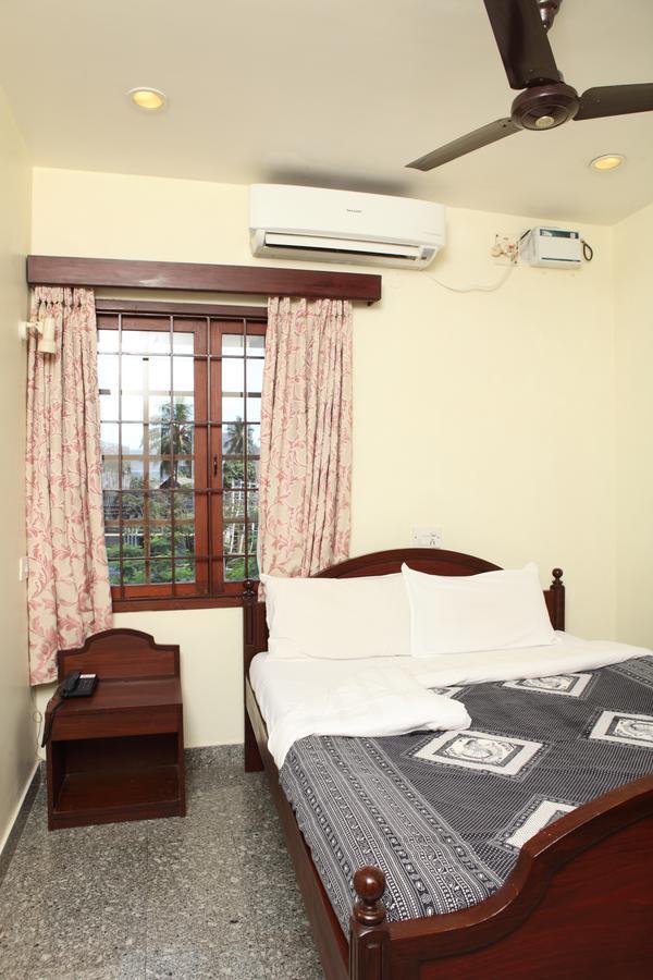 Pondicherry Executive Inn Extérieur photo