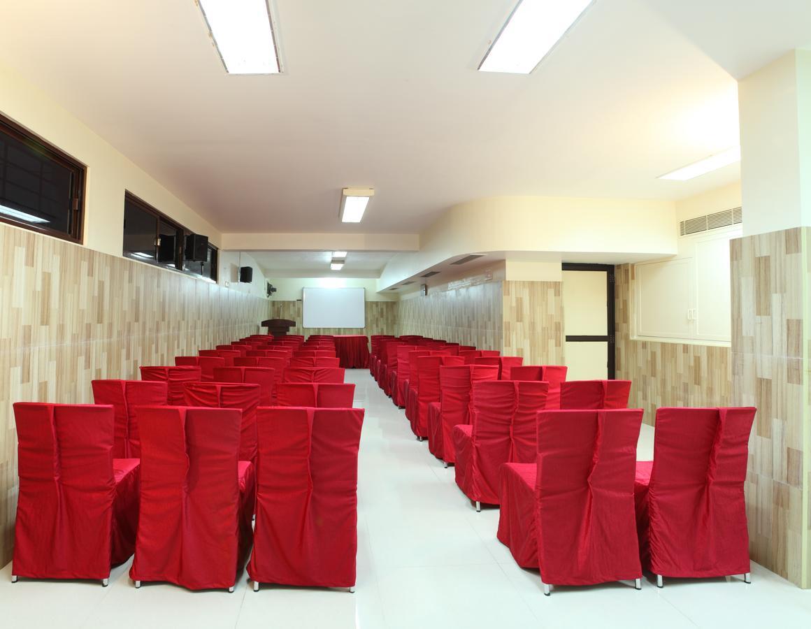 Pondicherry Executive Inn Extérieur photo