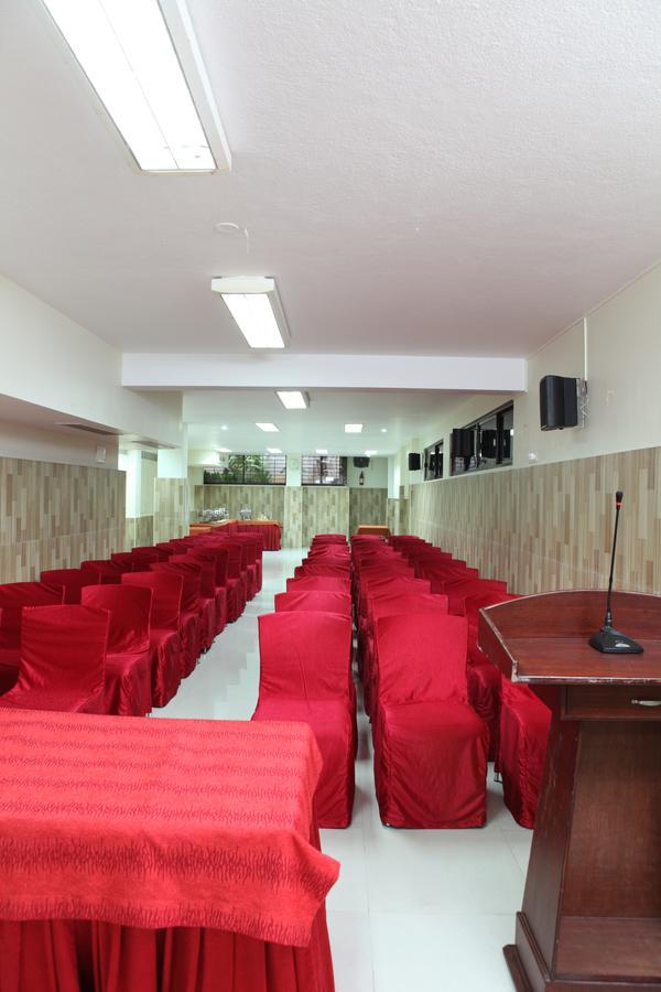 Pondicherry Executive Inn Extérieur photo