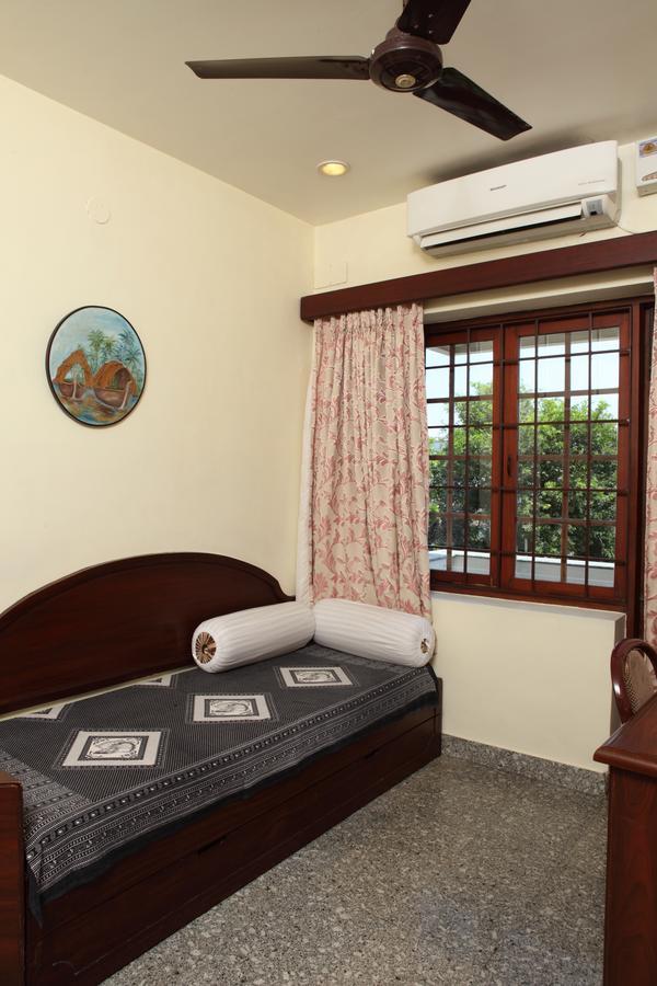 Pondicherry Executive Inn Extérieur photo