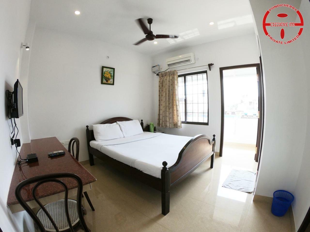 Pondicherry Executive Inn Extérieur photo