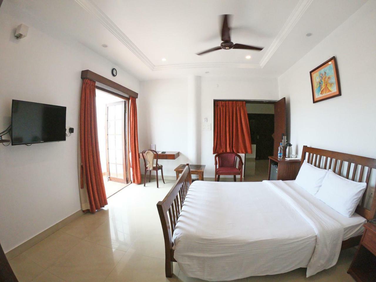 Pondicherry Executive Inn Extérieur photo